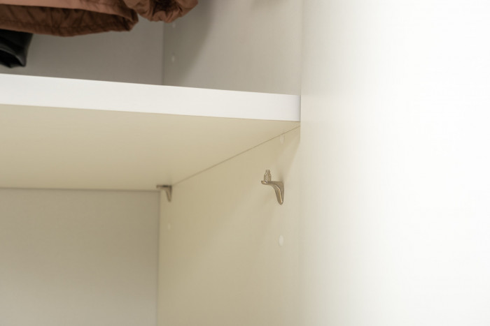 Октава Прихожая 15-123Н, цвет белый шагрень/дуб крафт золотой/фасады МДФ белый шагрень, ШхГхВ 161,5х35,4х197,6 см., универсальная сборка