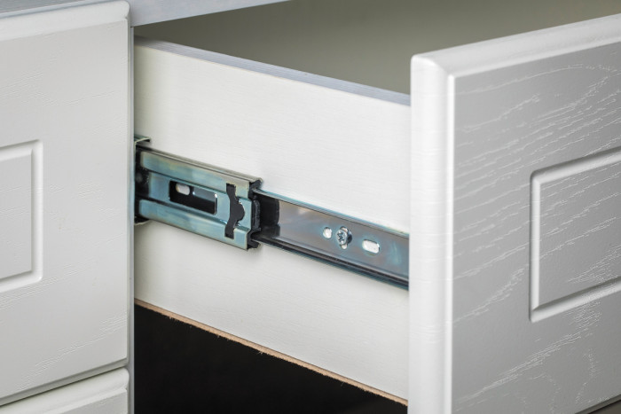 Ливерпуль Спальня № 5 Кровать 11.08ОСН + Тумба 08.146 + Полка 10.117 + Комод 10.103 + Полка 10.118, ясень ваниль/белый, 1600х2000 мм., б/м, орт. есть